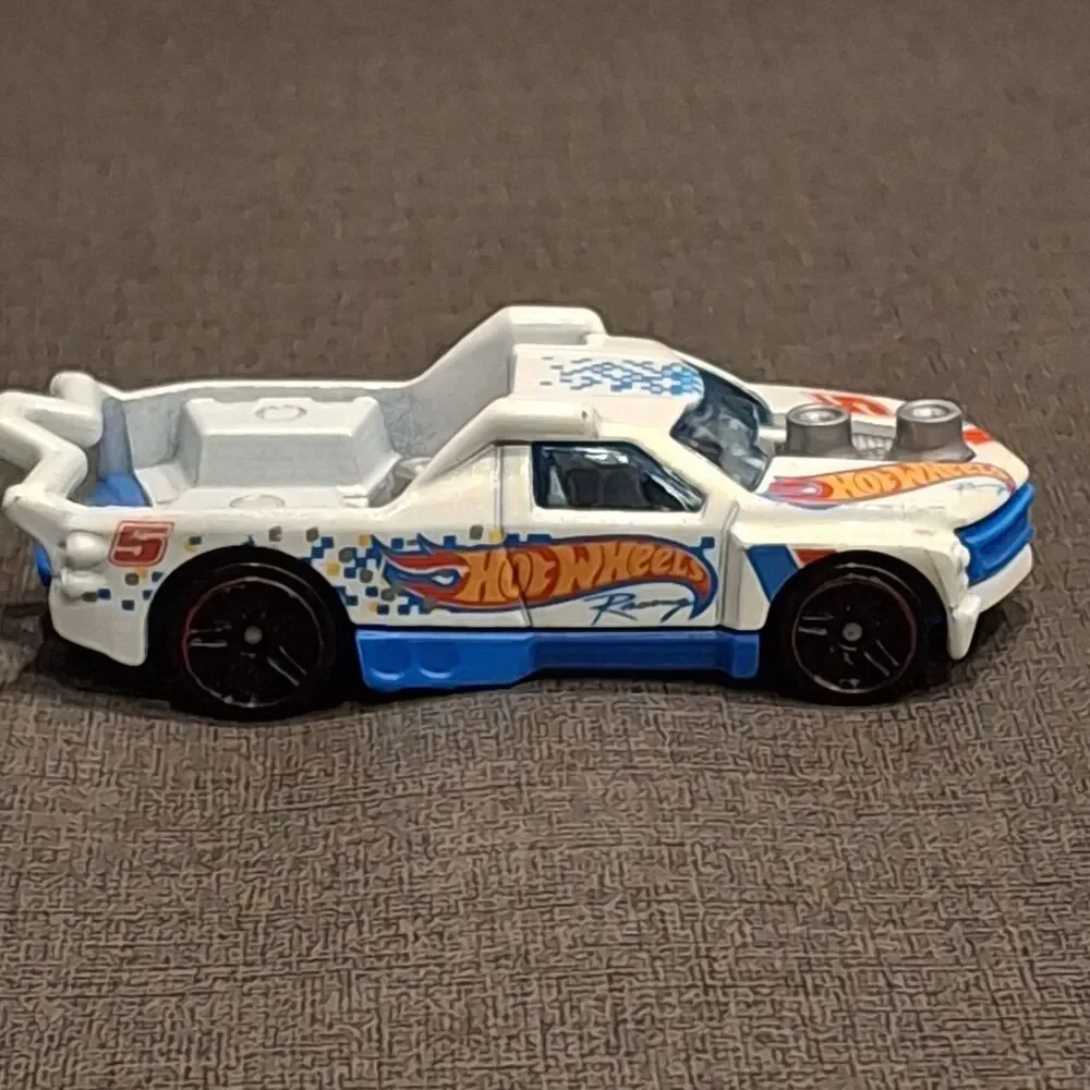 Hot Wheels Showdown 2012 Fig Rig X1654 White Blue HW Race Diecast Toy